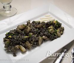 Arroz negro con sepia, tinta de calamar y alioli, de Burruezo congelados.