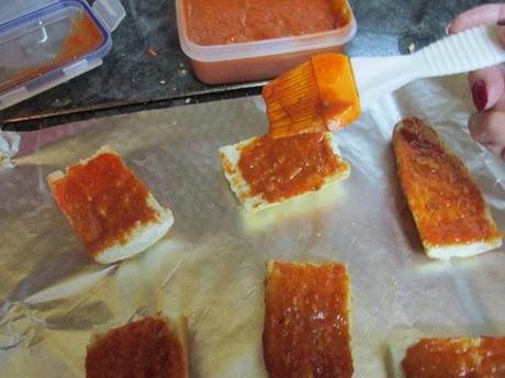 TOSTA  DE LOMO IBERICO, CON PIMIENTOS Y SALSA BARBACOA