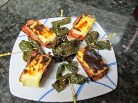 TOSTA  DE LOMO IBERICO, CON PIMIENTOS Y SALSA BARBACOA