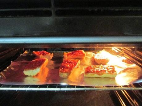 TOSTA  DE LOMO IBERICO, CON PIMIENTOS Y SALSA BARBACOA