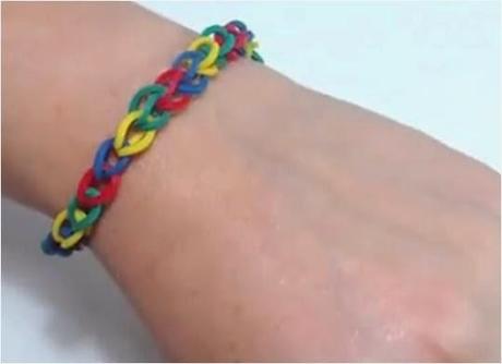 Cómo hacer una pulsera de gomas de cadena simple