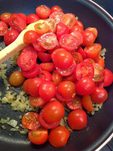 SEGUNDO RETO DE QUÉ RICO MAMA! PERRITOS CALIENTES CON GABARDINA Y SALSA PICANTE