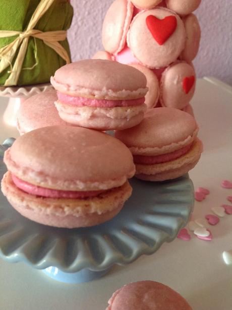 MACARONS DE FRAMBUESA CON MERENGUE FRANCES Y RELLENOS DE CREMA DE FRAMBUESA O DE LEMON CURD
