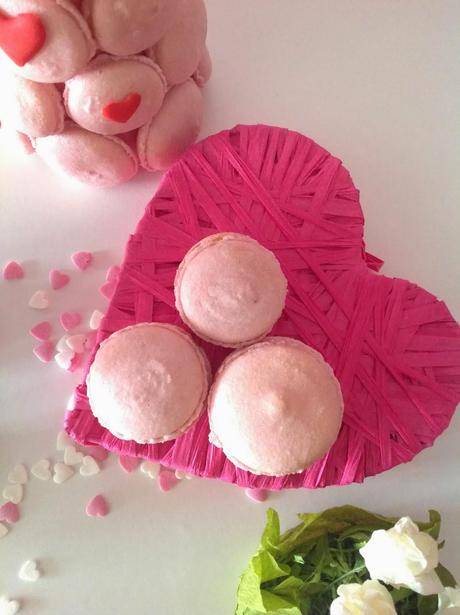 MACARONS DE FRAMBUESA CON MERENGUE FRANCES Y RELLENOS DE CREMA DE FRAMBUESA O DE LEMON CURD