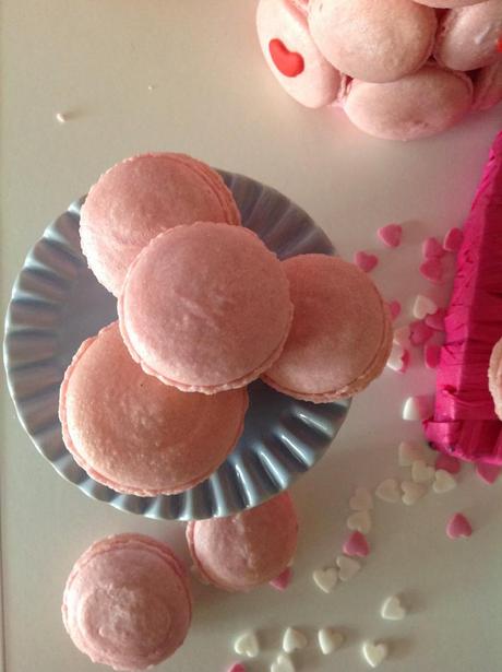 MACARONS DE FRAMBUESA CON MERENGUE FRANCES Y RELLENOS DE CREMA DE FRAMBUESA O DE LEMON CURD