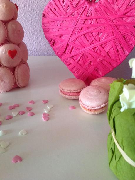 MACARONS DE FRAMBUESA CON MERENGUE FRANCES Y RELLENOS DE CREMA DE FRAMBUESA O DE LEMON CURD