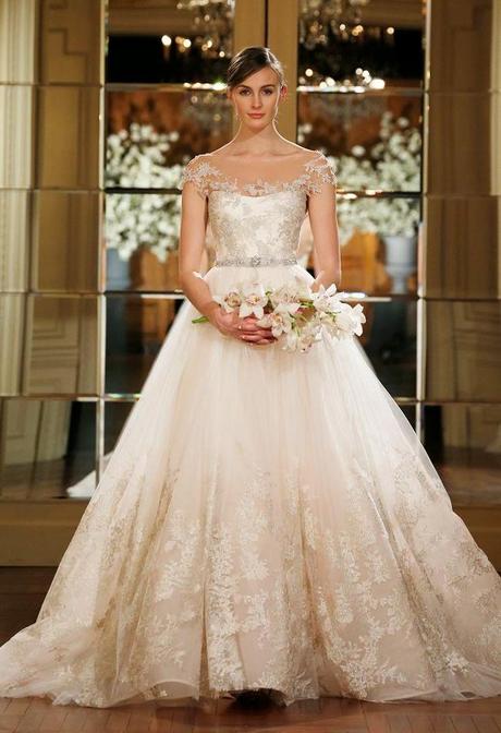 La colección de vestidos de novia 2015 de Romona Keveza resalta la belleza y feminidad