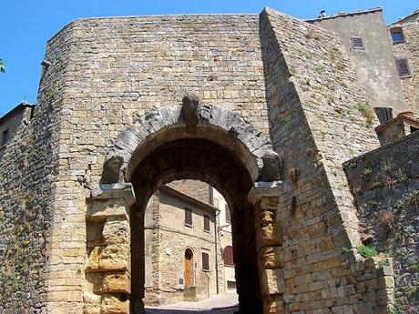 Puerta del Arco en Volterra