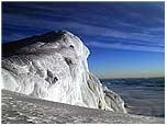 Ascensión al Volcán Lautaro volcán activo cubierto de hielo localizado en los Campos de Hielo Sur.