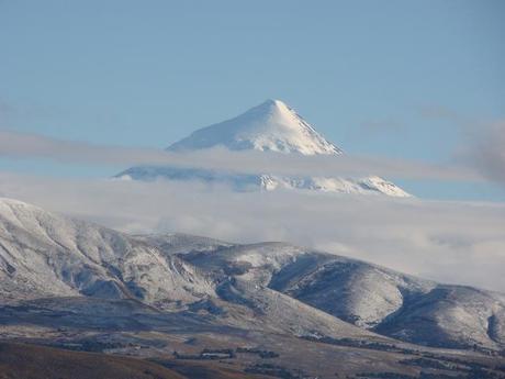 Ascensión al Volcán Lautaro volcán activo cubierto de hielo localizado en los Campos de Hielo Sur.