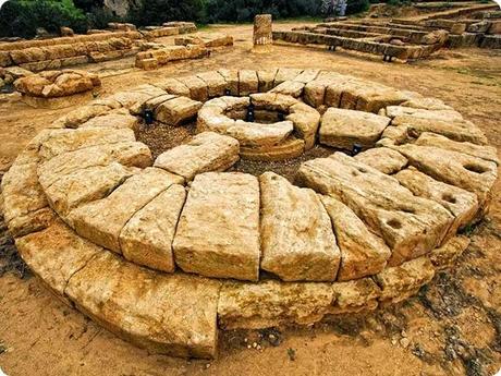 Agrigento_antico-altare-greco