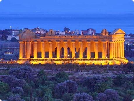 Agrigento_temple-of-Concordia_sera