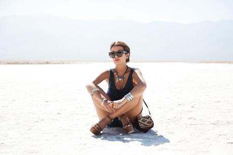 Death_Valley-Road_Trip-Urban_Outfitters-Levis-Braid-Hairdo-Collagevintage-24