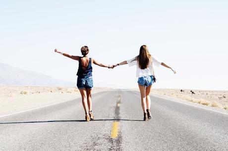 Death_Valley-Road_Trip-Urban_Outfitters-Levis-Braid-Hairdo-Collagevintage-35