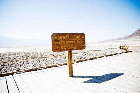 Death_Valley-Road_Trip-Urban_Outfitters-Levis-Braid-Hairdo-Collagevintage-20