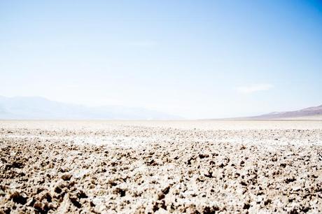 Death_Valley-Road_Trip-Urban_Outfitters-Levis-Braid-Hairdo-Collagevintage-22