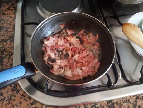 MUFFINS DE BACON, CHEDDAR Y FINAS HIERBAS