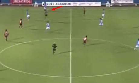 Gol de cabeza desde su propio campo (vídeo)