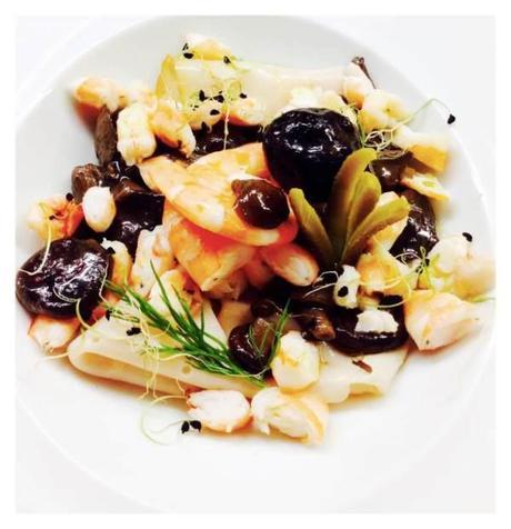 Setas salteadas con pavo y langostinos Setas salteadas con pavo y langostinos