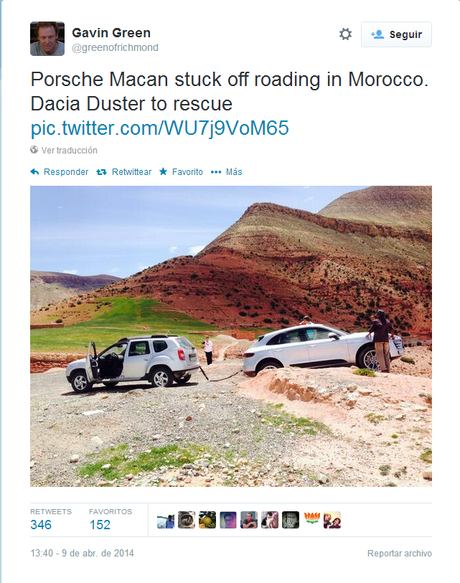 Un Dacia rescata a un Porsche del desierto. Flipa!
