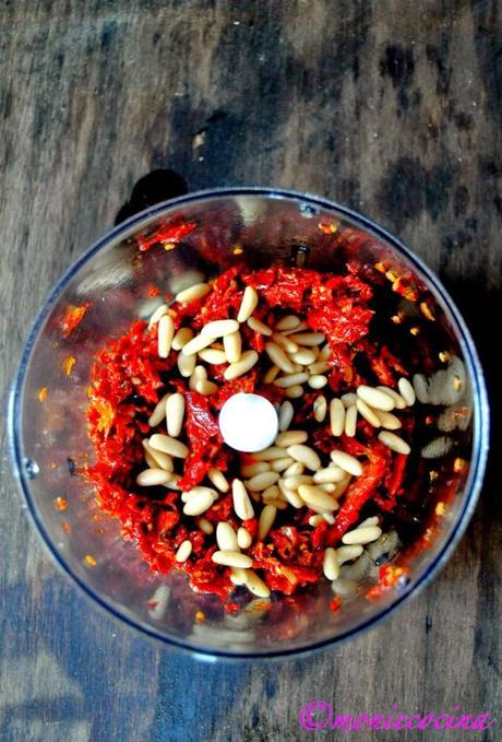 PIZZA MARGHERITA DI POMODORI SECCHI