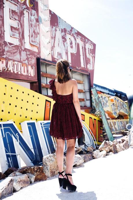 Las_Vegas-Neon_Museum-Asymmetric_Dress-Lips_Print-Mango-Outfit-travels-22