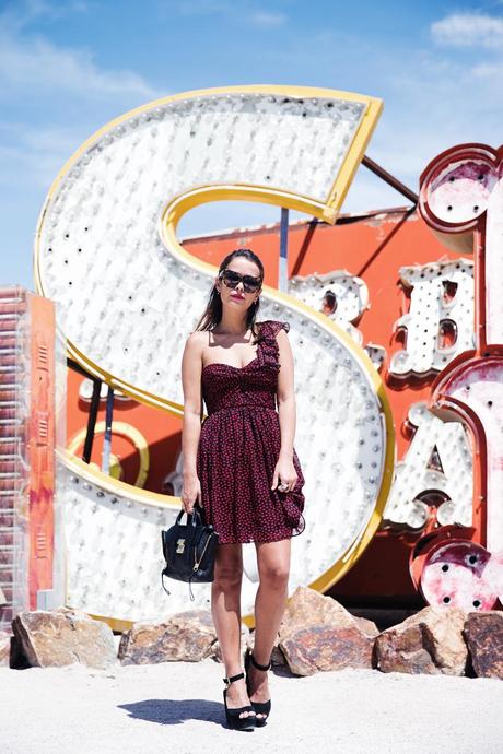 Las_Vegas-Neon_Museum-Asymmetric_Dress-Lips_Print-Mango-Outfit-travels-11