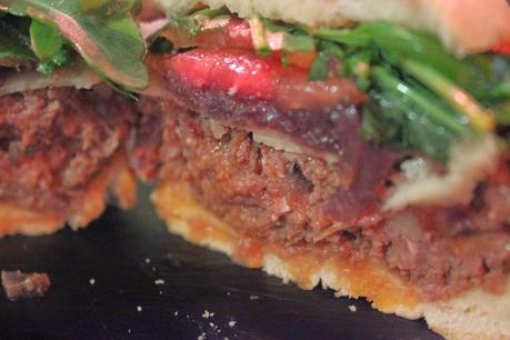 90 GRADOS: Hamburguesas en la terraza.