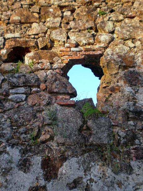 Colaboraciones de Extremadura, caminos de cultura: Castillo de Castellanos (Cáceres), en la Lista Roja de Patrimonio