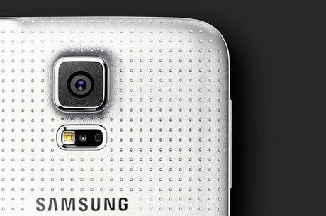 Samsung Galaxy S5 white camera feature Un error en la cámara del Samsung Galaxy S5 la deja inservible