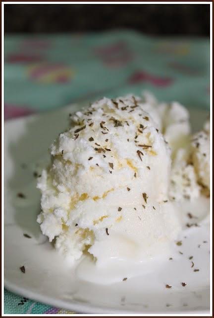 HELADO DE LECHE MERENGADA CON CAPUCCINO