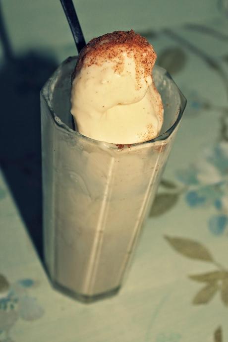 HELADO DE LECHE MERENGADA CON CAPUCCINO