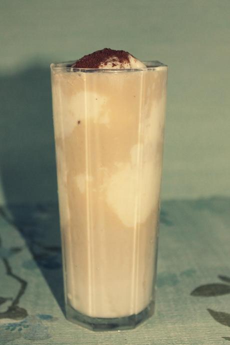 HELADO DE LECHE MERENGADA CON CAPUCCINO