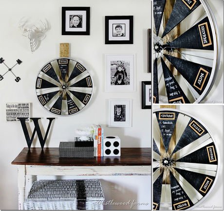 UN ORGANIZADOR DE TAREAS CON UNA RUEDA DE BICICLETA