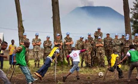 Soldados uruguayos organizan Escuelas de Fútbol en el Congo para niños víctimas de guerra