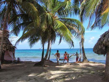 Niños gunas o kunas, Isla Guanidup, Guna Yala, San Andrés, Panamá, round the world, La vuelta al mundo de Asun y Ricardo, mundoporlibre.com