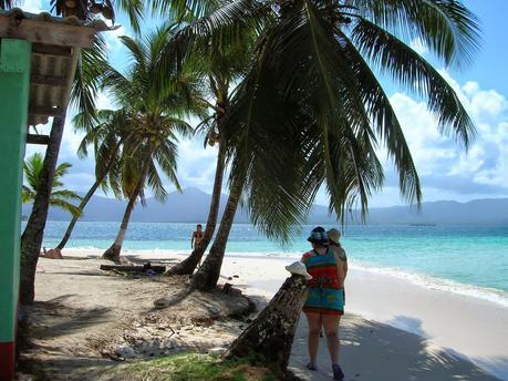 Caracolas en Isla Guanidup, Guna Yala, San Andrés, Panamá, round the world, La vuelta al mundo de Asun y Ricardo, mundoporlibre.com