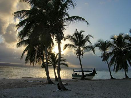 Atardecer Guna Yala, San Andrés, Panamá, round the world, La vuelta al mundo de Asun y Ricardo, mundoporlibre.com