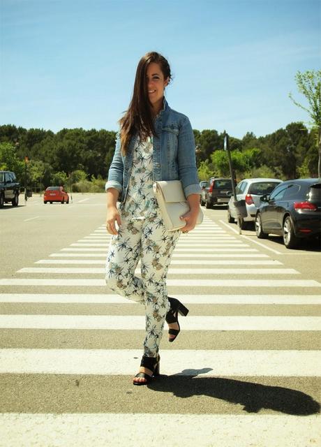 Pinneaples and Palms