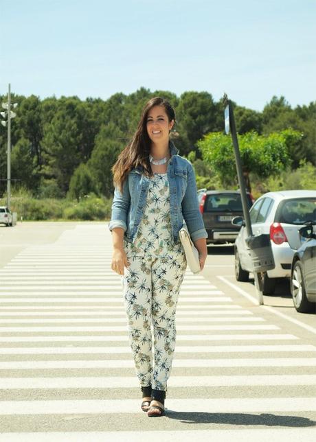 Pinneaples and Palms