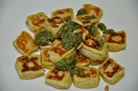 Ñoquis Salteados De mascarpone Con Pesto De Albahaca (Pan-Fried Mascarpone Gnocchi With Dreamy Basil Pesto), by Lorraine Pascale
