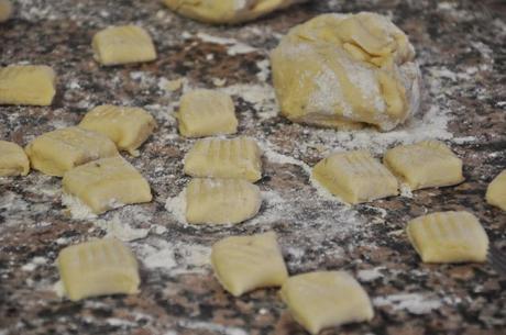 Ñoquis Salteados De mascarpone Con Pesto De Albahaca (Pan-Fried Mascarpone Gnocchi With Dreamy Basil Pesto), by Lorraine Pascale Ñoquis Salteados De mascarpone Con Pesto De Albahaca (Pan-Fried Mascarpone Gnocchi With Dreamy Basil Pesto), by Lorraine Pascale