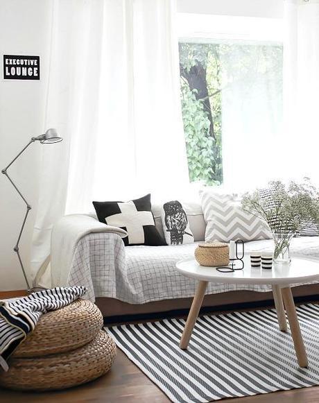 Un salon detallado muy nordico. Decoracion en blanco y mader Un salon detallado muy nordico. Decoracion en blanco y mader