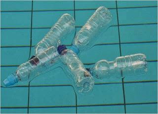 Los niños amando el agua