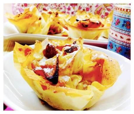 Rosas crujientes de manzana con nueces y canela