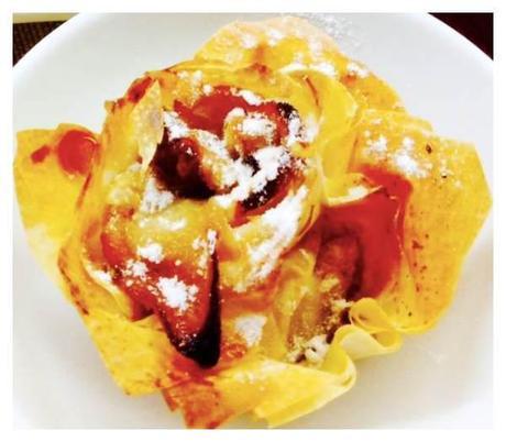 Rosa de manzana crujiente con nueces y canela