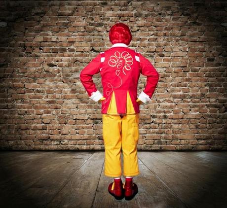 Ronald McDonald's cambia de look con un nuevo traje.