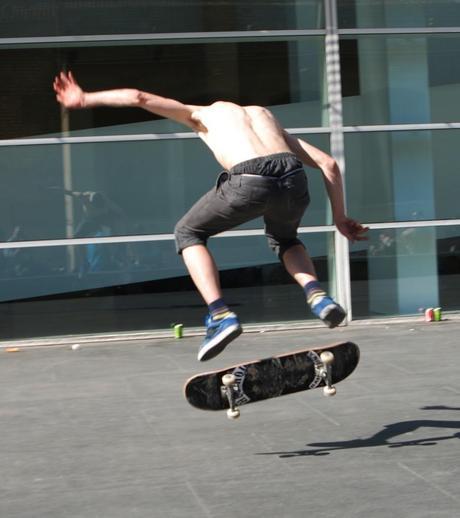 ¿EL TRABAJO DIGNIFICA Y HACE LIBRES? (MACBA, Barcelona, febrero 2014) ¿EL TRABAJO DIGNIFICA Y HACE LIBRES?