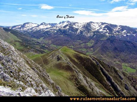 Ruta Peña Redonda: Vista del pico Faro y Huevo
