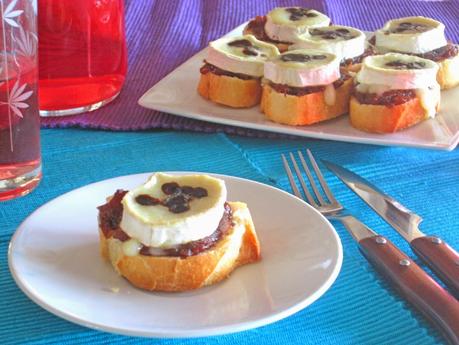 Tostas de cebolla caramelizada y queso de cabra